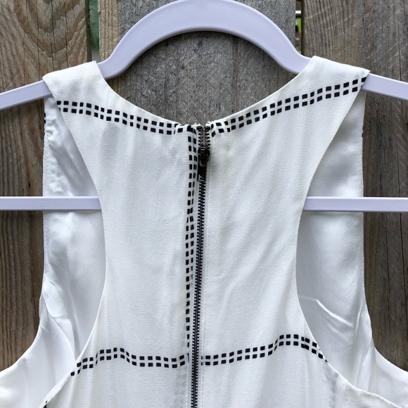 *Line & Dot | Ryder Pleat Maxi Dress Size M - Picture 6 of 11